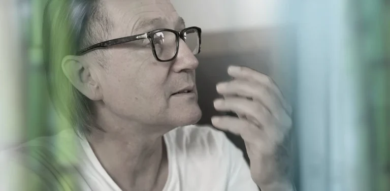 Coaching bei SchmerzenMentale und emotionale Unterstützung für eine nachhaltige HeilungSchmerzen haben oft tieferliegende Ursachen, die nicht nur körperlicher Natur sind. In meinem Coaching gehe ich auf die emotionalen und mentalen Blockaden ein, die Schmerzen verstärken oder auslösen können. Gemeinsam entwickeln wir Lösungen, die sowohl Ihre physische als auch psychische Gesundheit fördern:Identifikation von emotionalen Auslösern: Aufdecken von Stress, Ängsten und mentalen Belastungen, die zu chronischen Schmerzen beitragen können.Entspannungstechniken: Strategien zur Stressbewältigung und Förderung von Entspannung.Selbsthilfemethoden: Praktische Übungen und Tools, um langfristig mit Schmerzen umzugehen und die Heilung zu unterstützen.Vorteile des Coachings bei Schmerzen:Ganzheitlicher Ansatz: Berücksichtigung von Körper, Geist und EmotionenIndividuelle Unterstützung und nachhaltige LösungsmöglichkeitenVerbesserung der Lebensqualität und Reduktion von Schmerzempfindungen durch mentale Stärke
